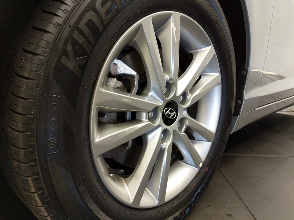 2017 Hyundai Sonata - Wheel
