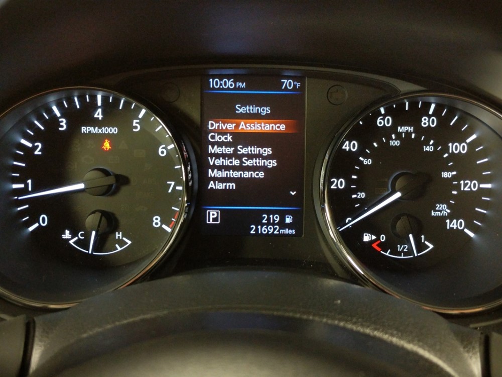 2018 Nissan Rogue - Odometer Close Up