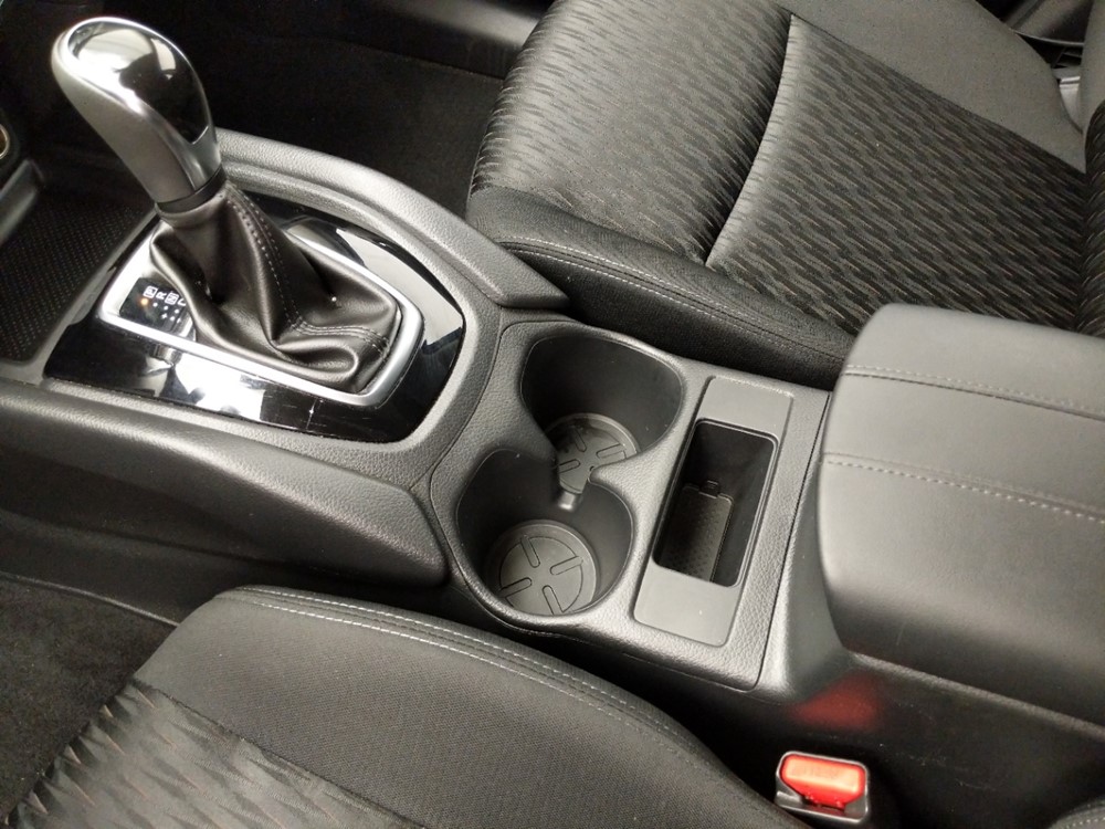 2018 Nissan Rogue - Center Console/Cup Holders