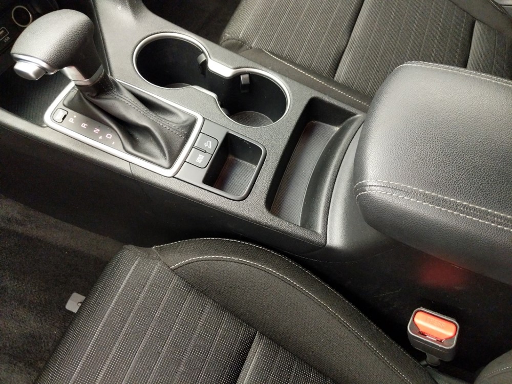 2018 Kia Sportage - Center Console/Cup Holders