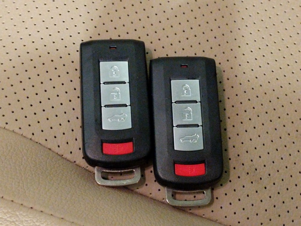 2018 Mitsubishi Outlander - Keys