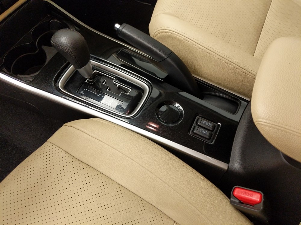 2018 Mitsubishi Outlander - Center Console/Cup Holders