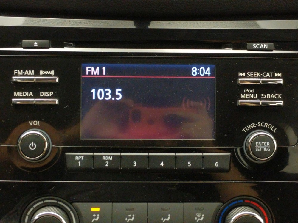 2017 Nissan Rogue - Stereo Package