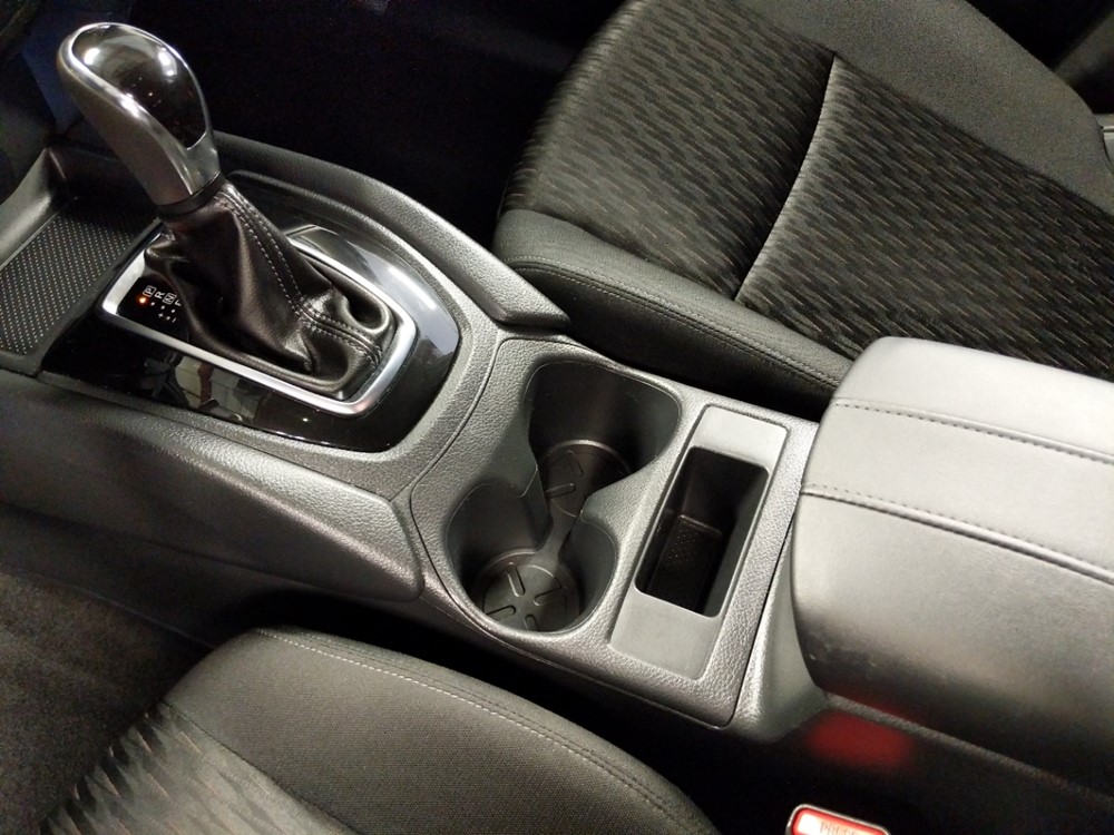 2017 Nissan Rogue - Center Console/Cup Holders