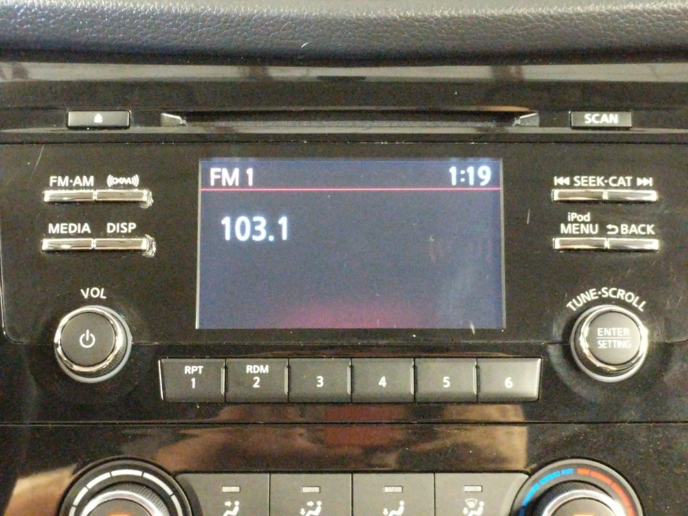 2017 Nissan Rogue - Stereo Package