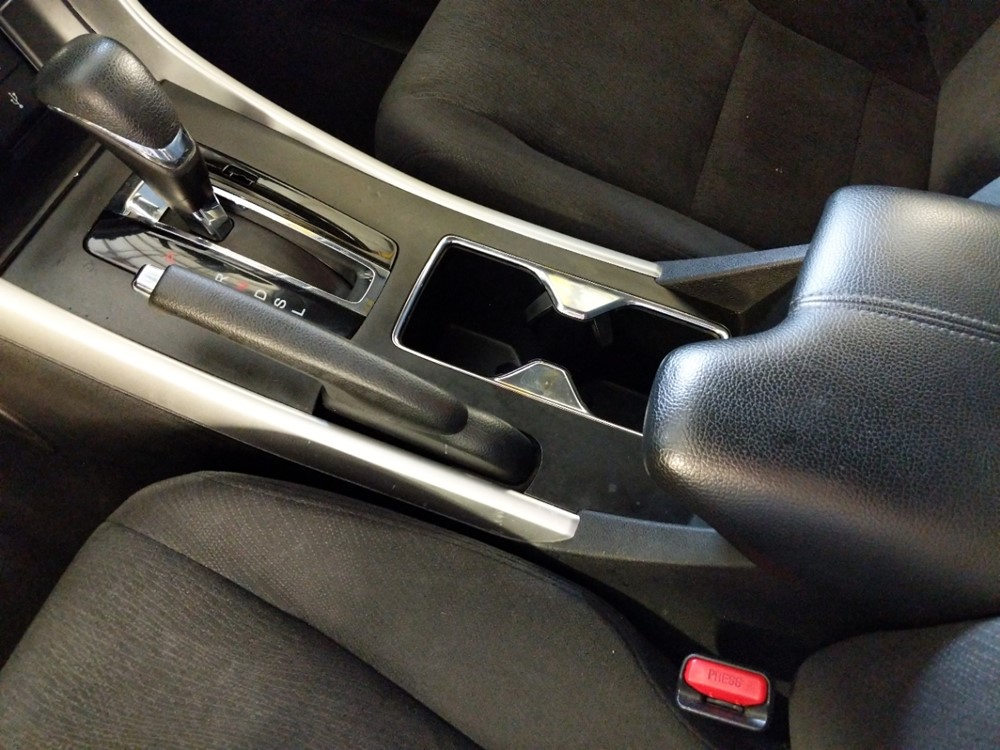 2015 Honda Accord - Center Console/Cup Holders