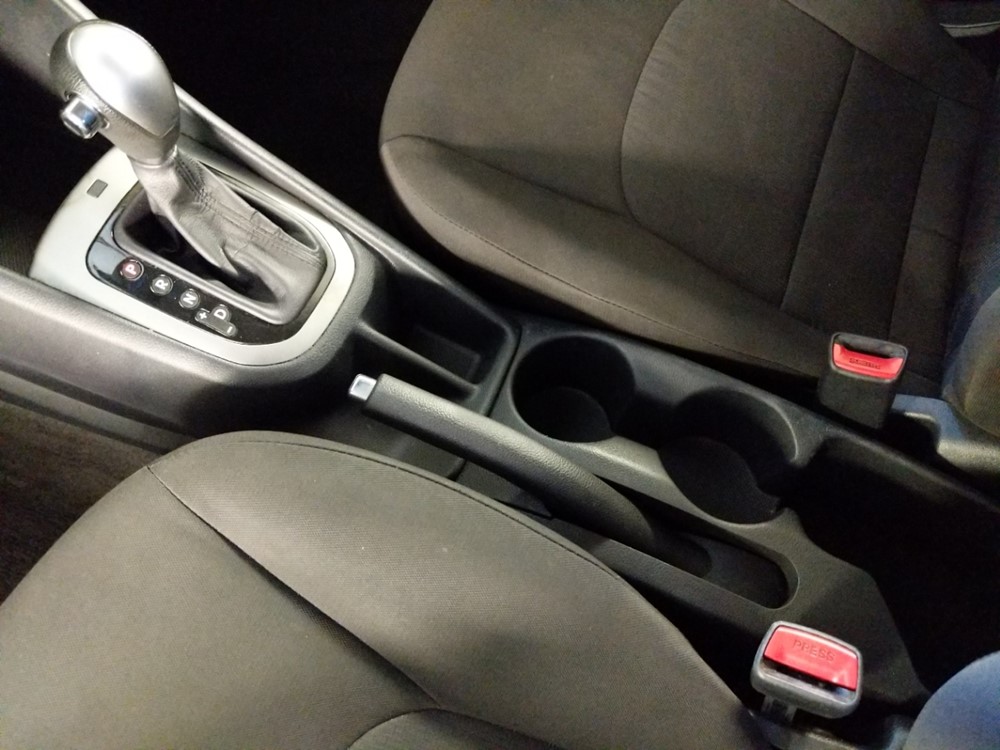 2017 Kia Rio - Center Console/Cup Holders