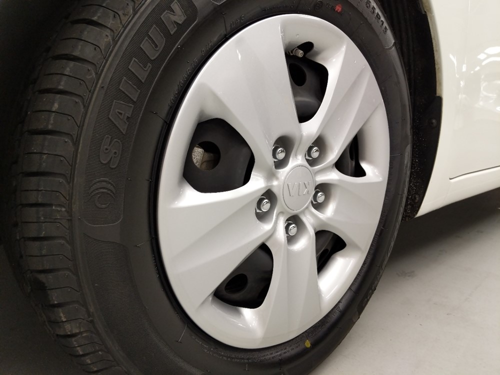 2017 Kia Forte - Wheel