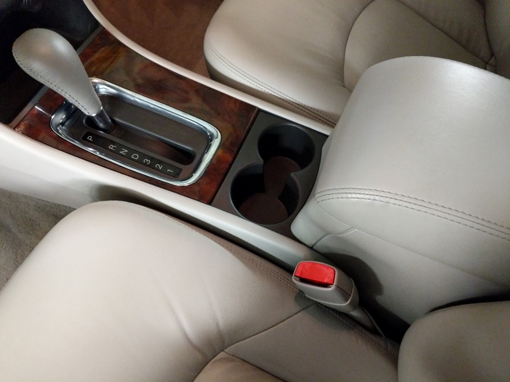 2009 Buick LaCrosse - Center Console/Cup Holders