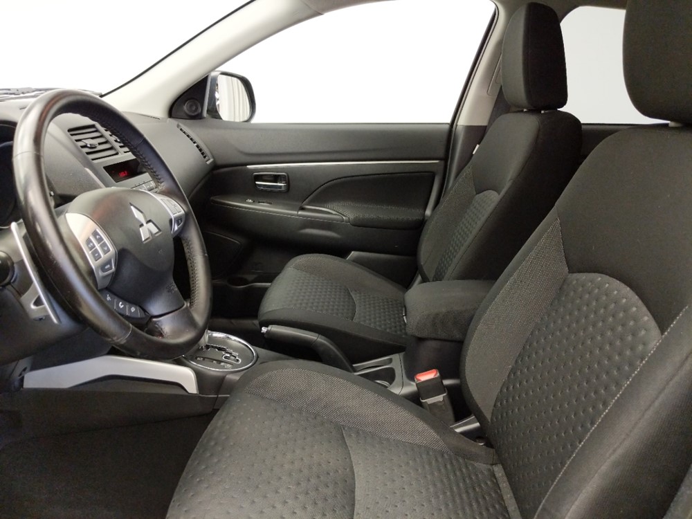 2011 Mitsubishi Outlander - Driver Front Seat