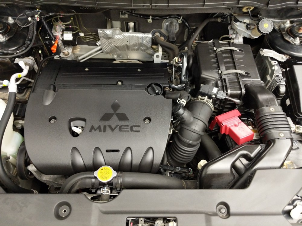 2011 Mitsubishi Outlander - Engine