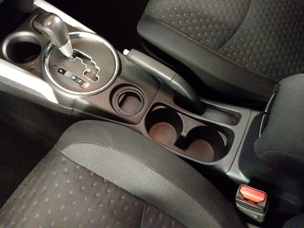 2011 Mitsubishi Outlander - Center Console/Cup Holders