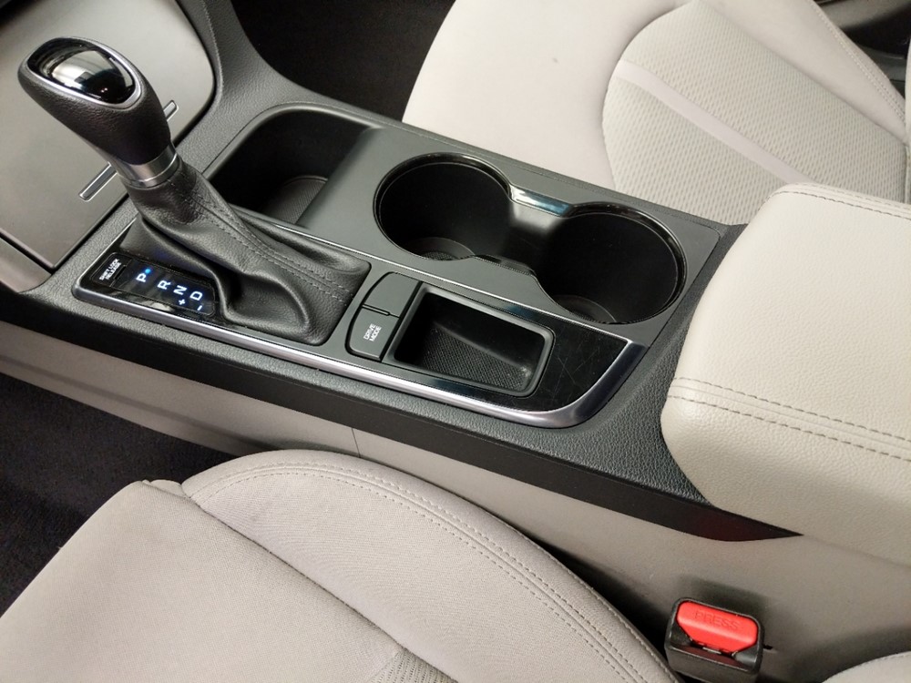 2017 Hyundai Sonata - Center Console/Cup Holders