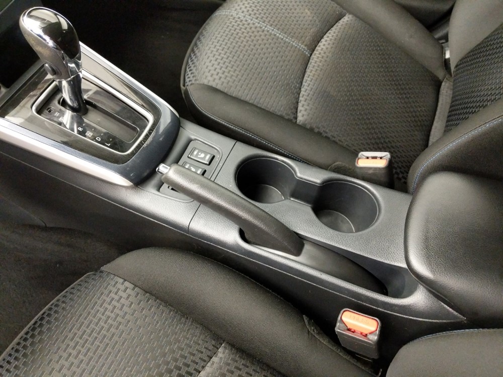 2017 Nissan Sentra - Center Console/Cup Holders