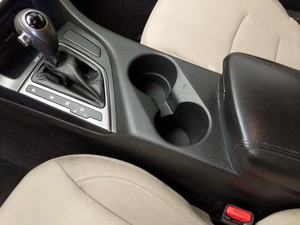 2013 Kia Optima - Center Console/Cup Holders