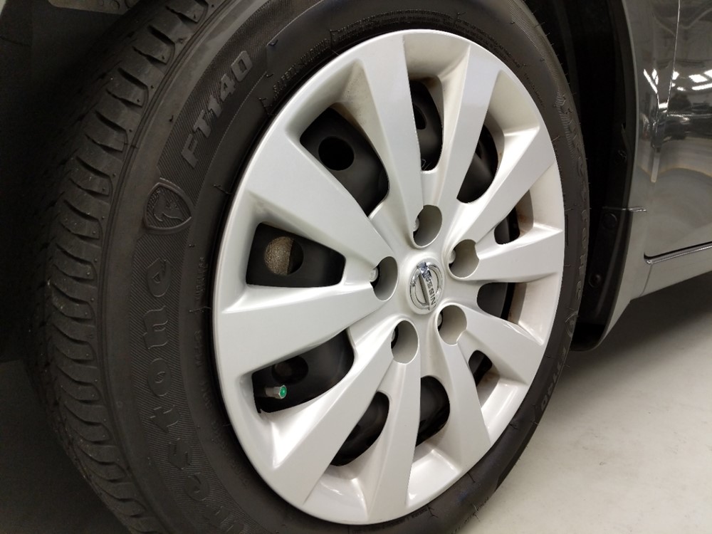 2017 Nissan Sentra - Wheel