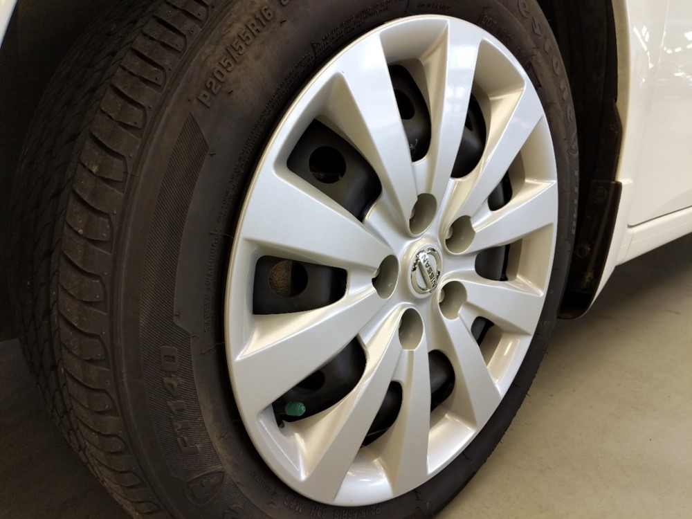 2017 Nissan Sentra - Wheel