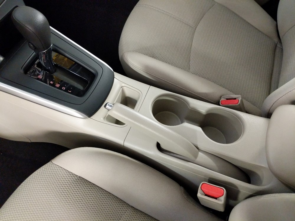 2017 Nissan Sentra - Center Console/Cup Holders