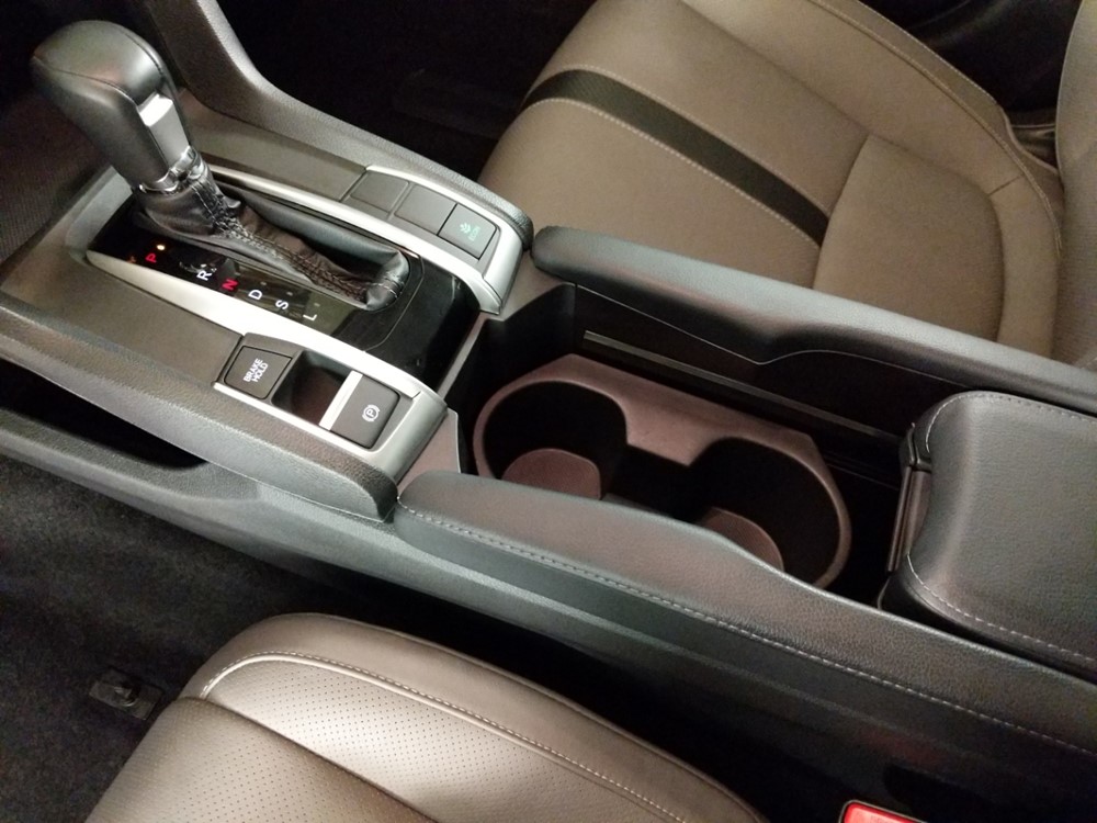 2017 Honda Civic - Center Console/Cup Holders