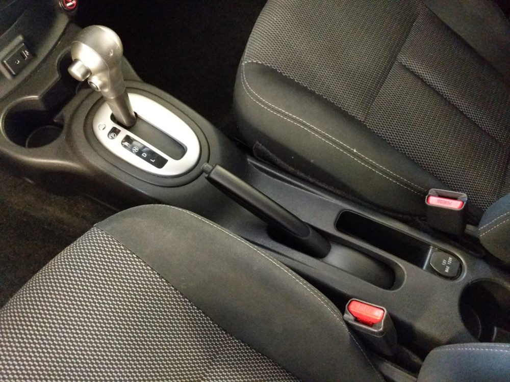 2017 Nissan Versa - Center Console/Cup Holders