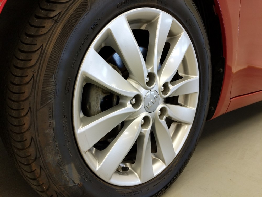 2016 Kia Forte - Wheel