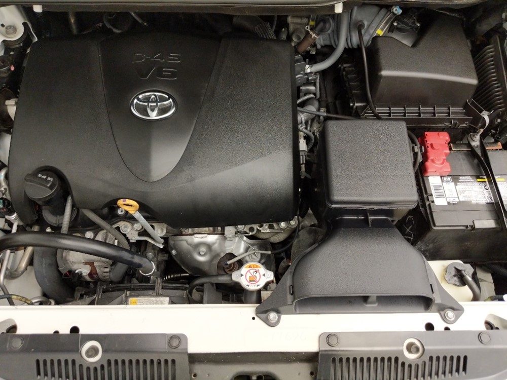 2017 Toyota Sienna - Engine