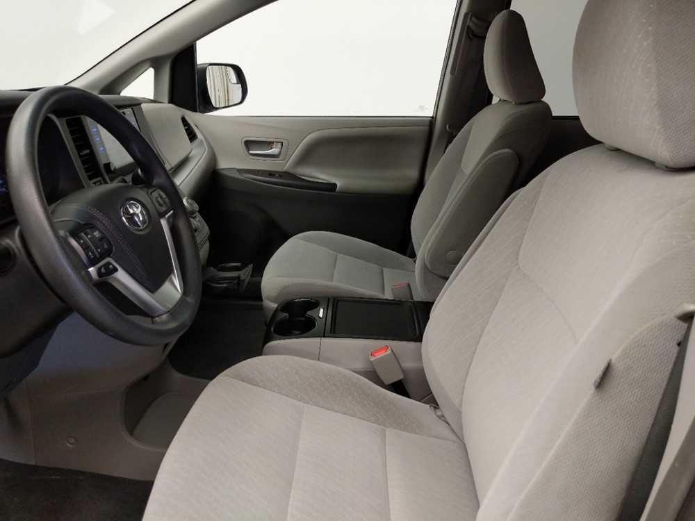 2017 Toyota Sienna - Driver Front Seat