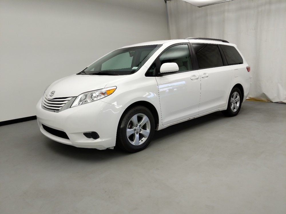 2017 Toyota Sienna - Driver Front Bumper