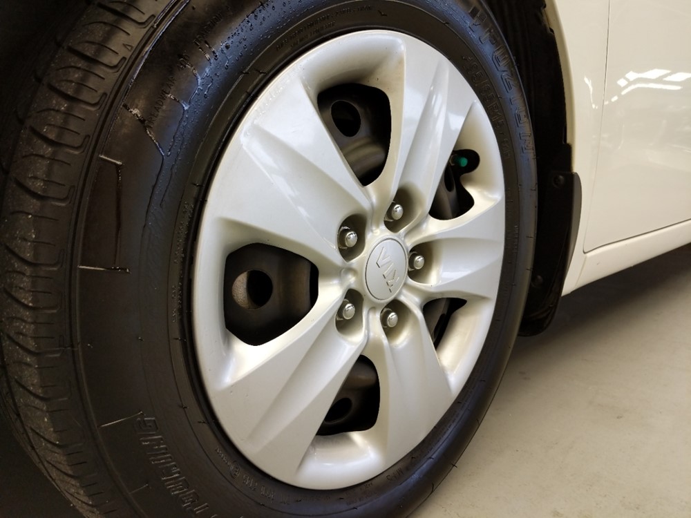 2016 Kia Forte - Wheel