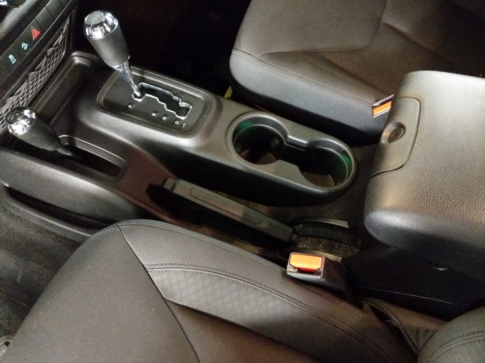 2015 Jeep Wrangler - Center Console/Cup Holders