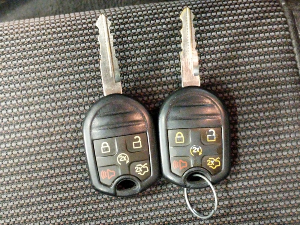 2014 Ford Taurus - Keys