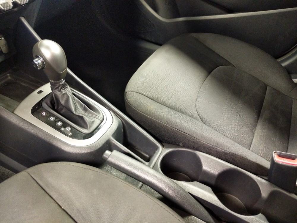 2015 Kia Rio - Center Console/Cup Holders
