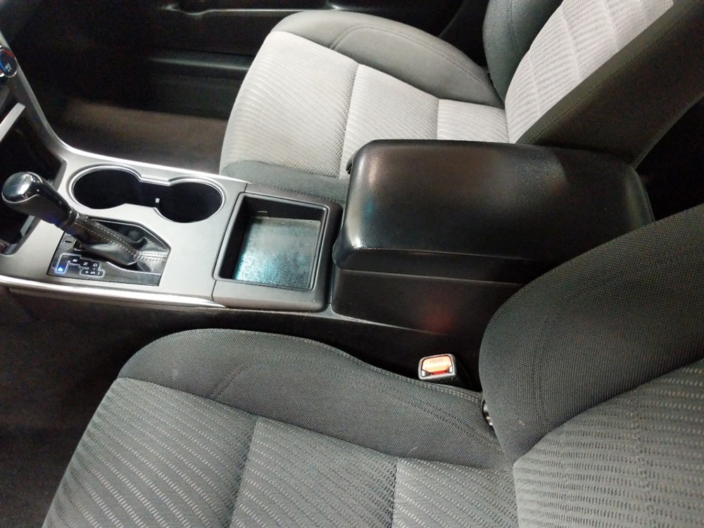 2016 Toyota Camry - Center Console/Cup Holders