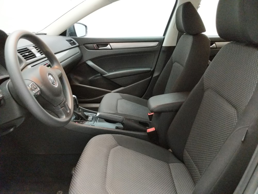 2015 Volkswagen Passat - Driver Front Seat