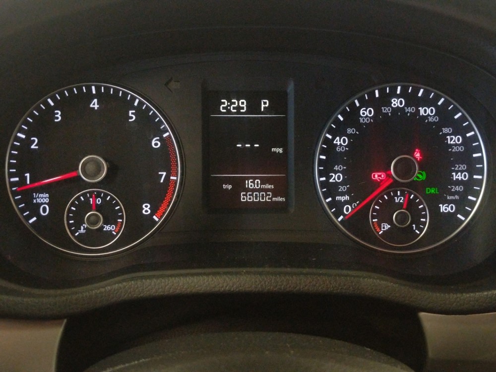 2015 Volkswagen Passat - Odometer Close Up