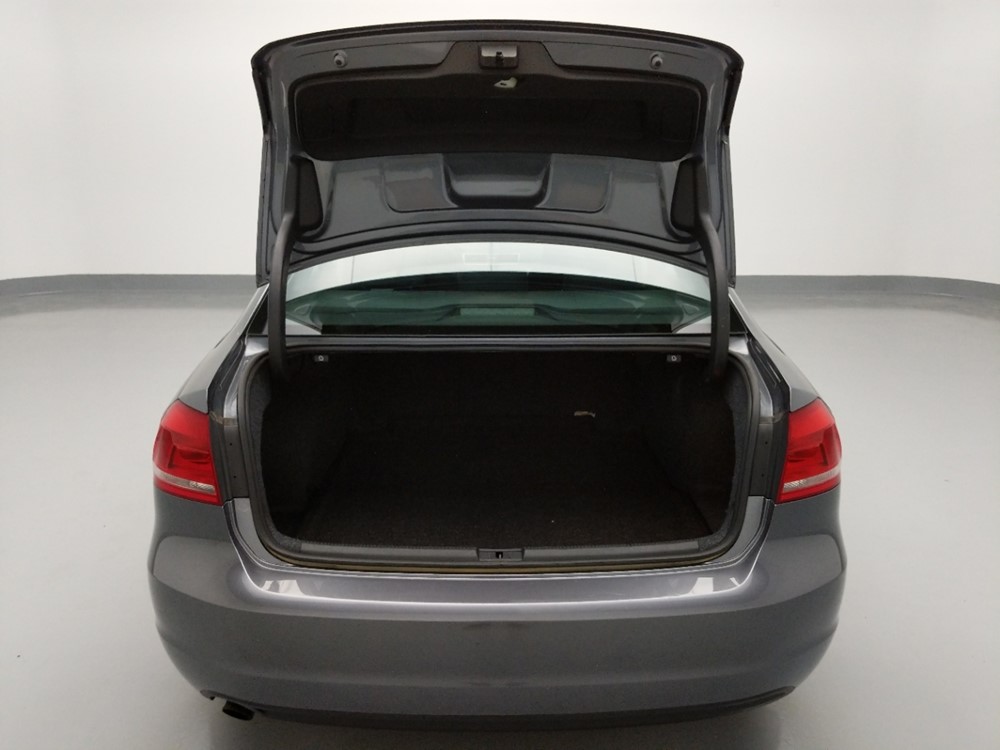 2015 Volkswagen Passat - Trunk
