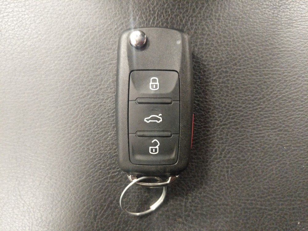 2015 Volkswagen Passat - Keys