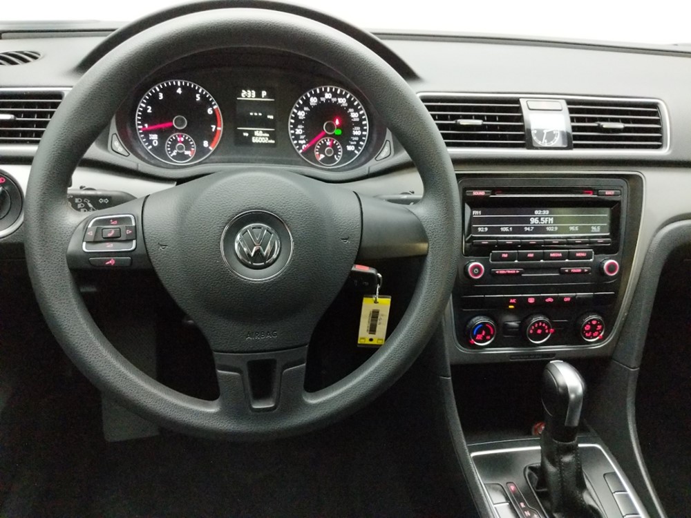 2015 Volkswagen Passat - Driver Dash