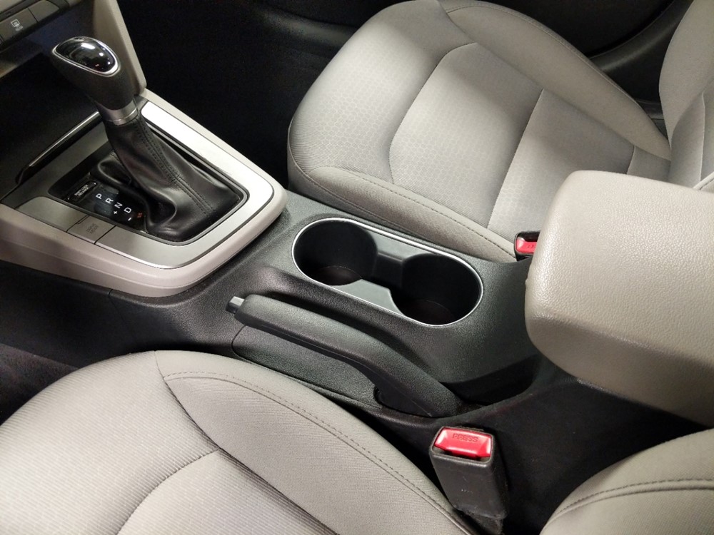 2017 Hyundai Elantra - Center Console/Cup Holders