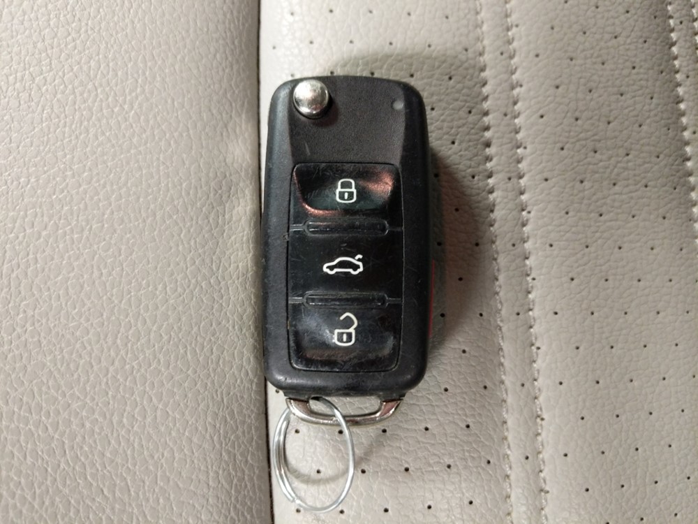 2015 Volkswagen Passat - Keys