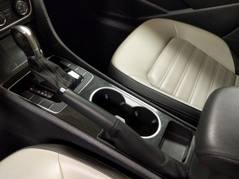 2015 Volkswagen Passat - Center Console/Cup Holders