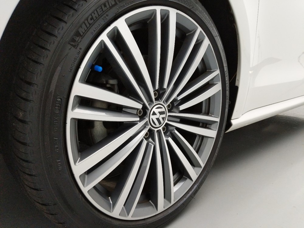 2015 Volkswagen Passat - Wheel