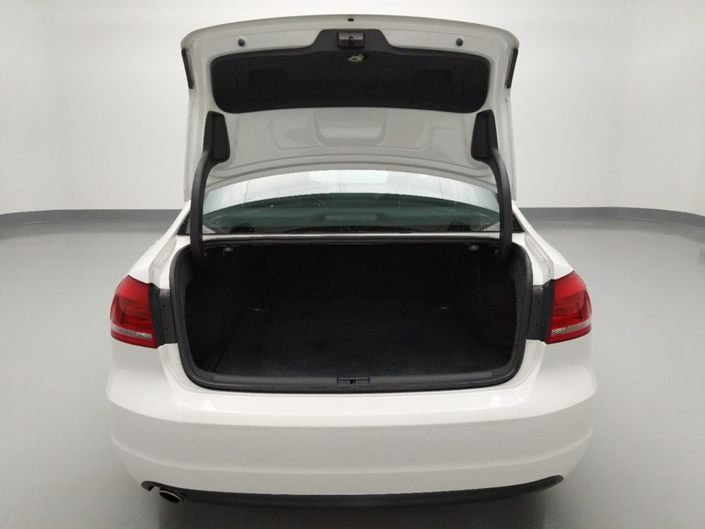 2015 Volkswagen Passat - Trunk