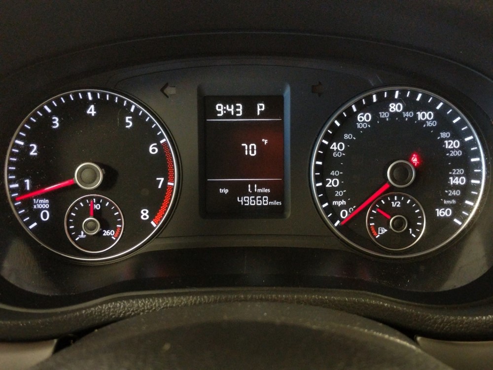 2014 Volkswagen Passat - Odometer Close Up