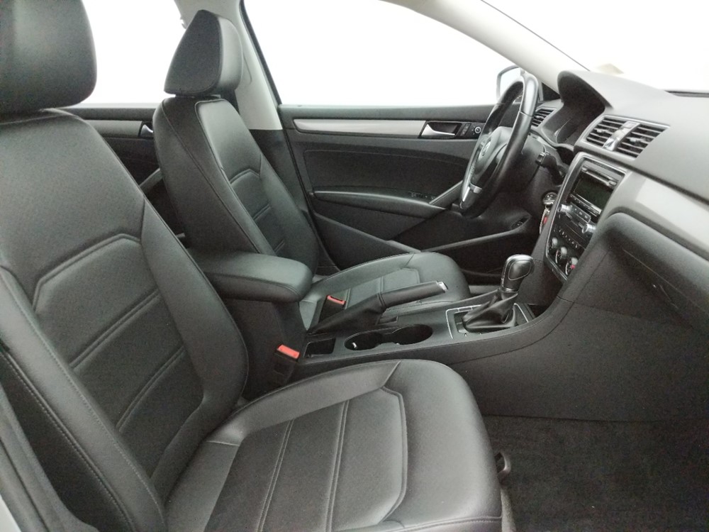 2014 Volkswagen Passat - Passenger Front Seat