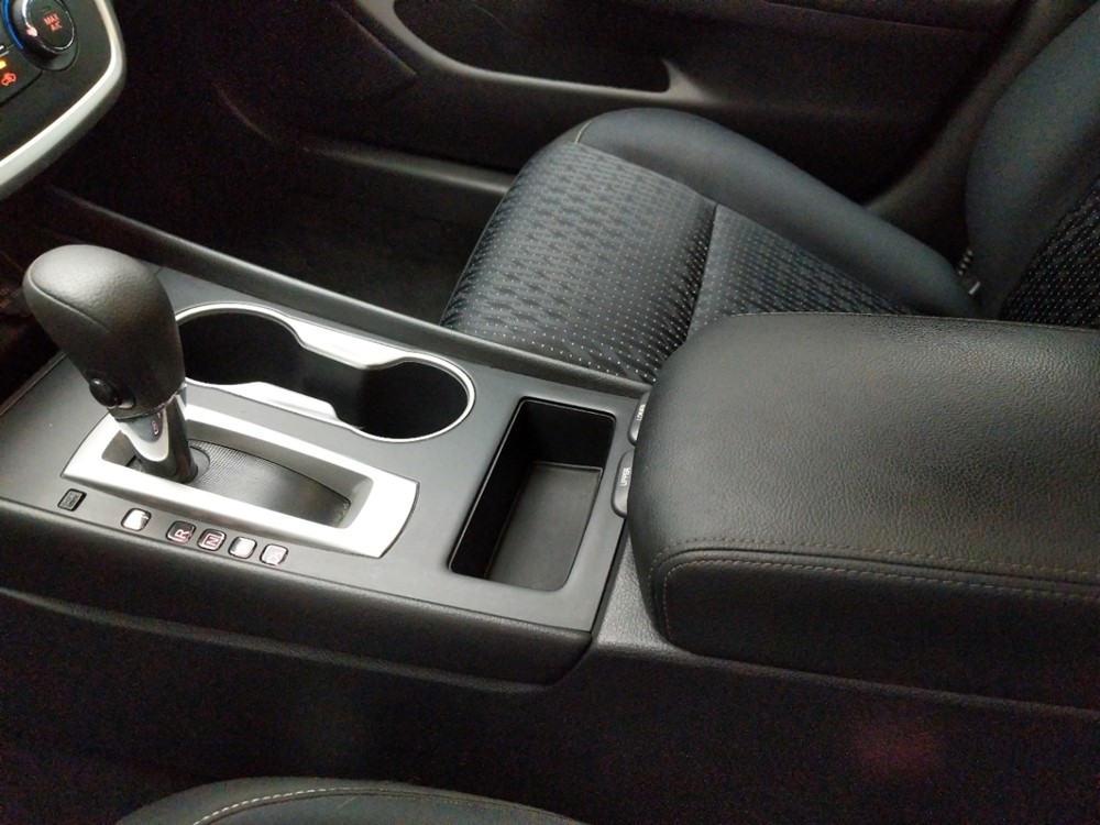 2017 Nissan Altima - Center Console/Cup Holders