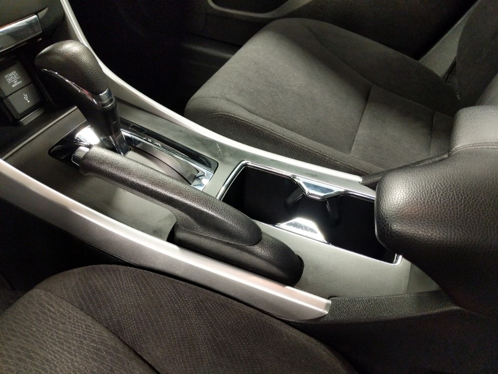 2015 Honda Accord - Center Console/Cup Holders