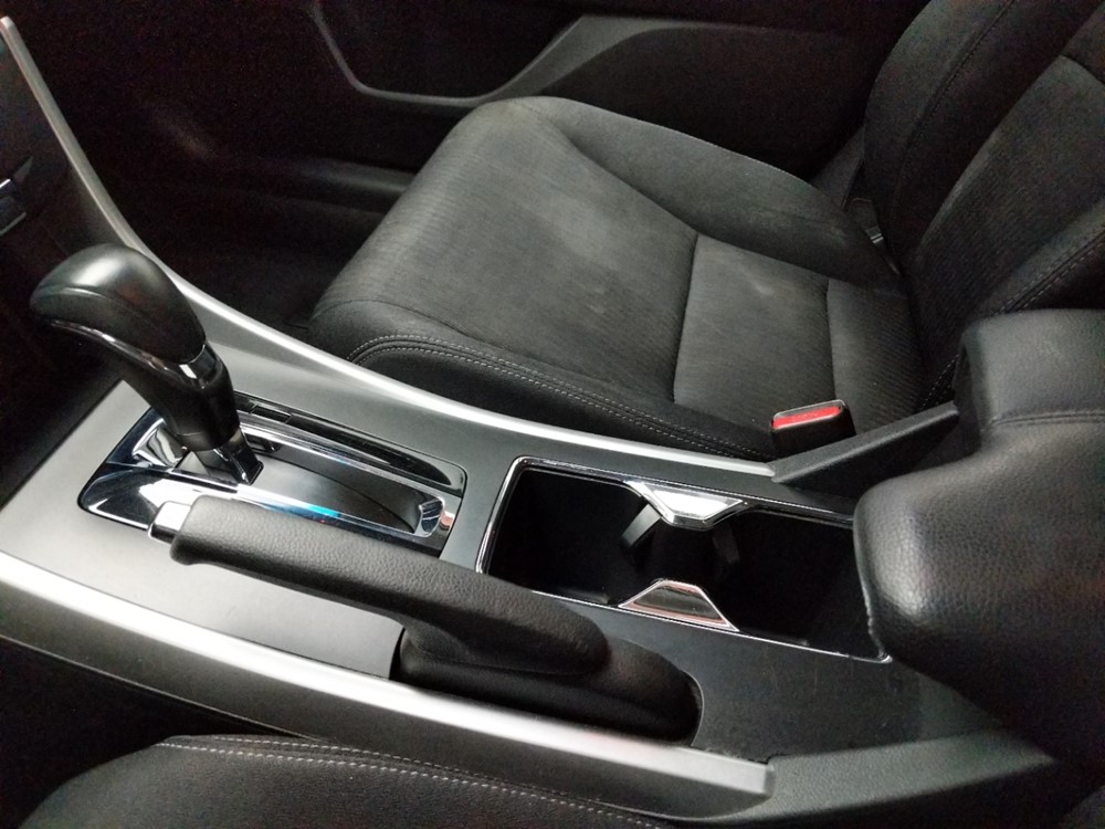2013 Honda Accord - Center Console/Cup Holders