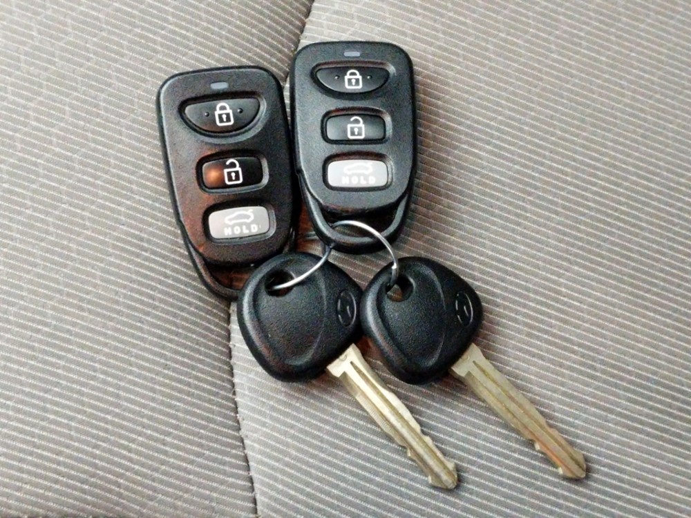 2017 Hyundai Elantra - Keys