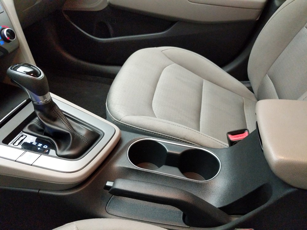 2017 Hyundai Elantra - Center Console/Cup Holders